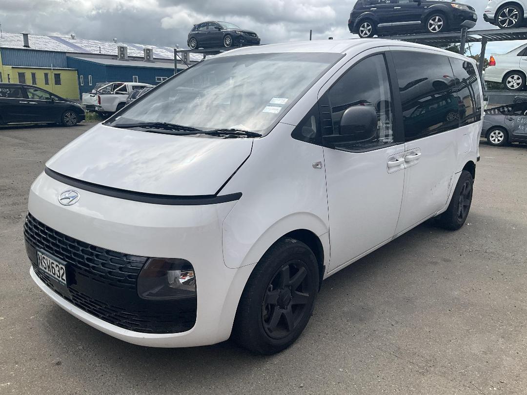 Photo '3' of Hyundai Staria Load