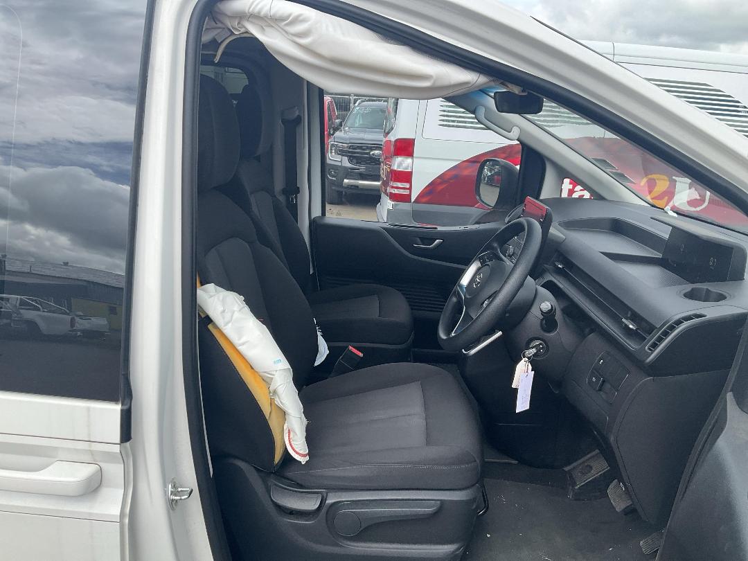 Photo '18' of Hyundai Staria Load