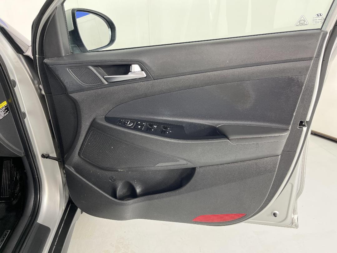 Photo '15' of Hyundai Tucson Photo '15' of Hyundai Tucson