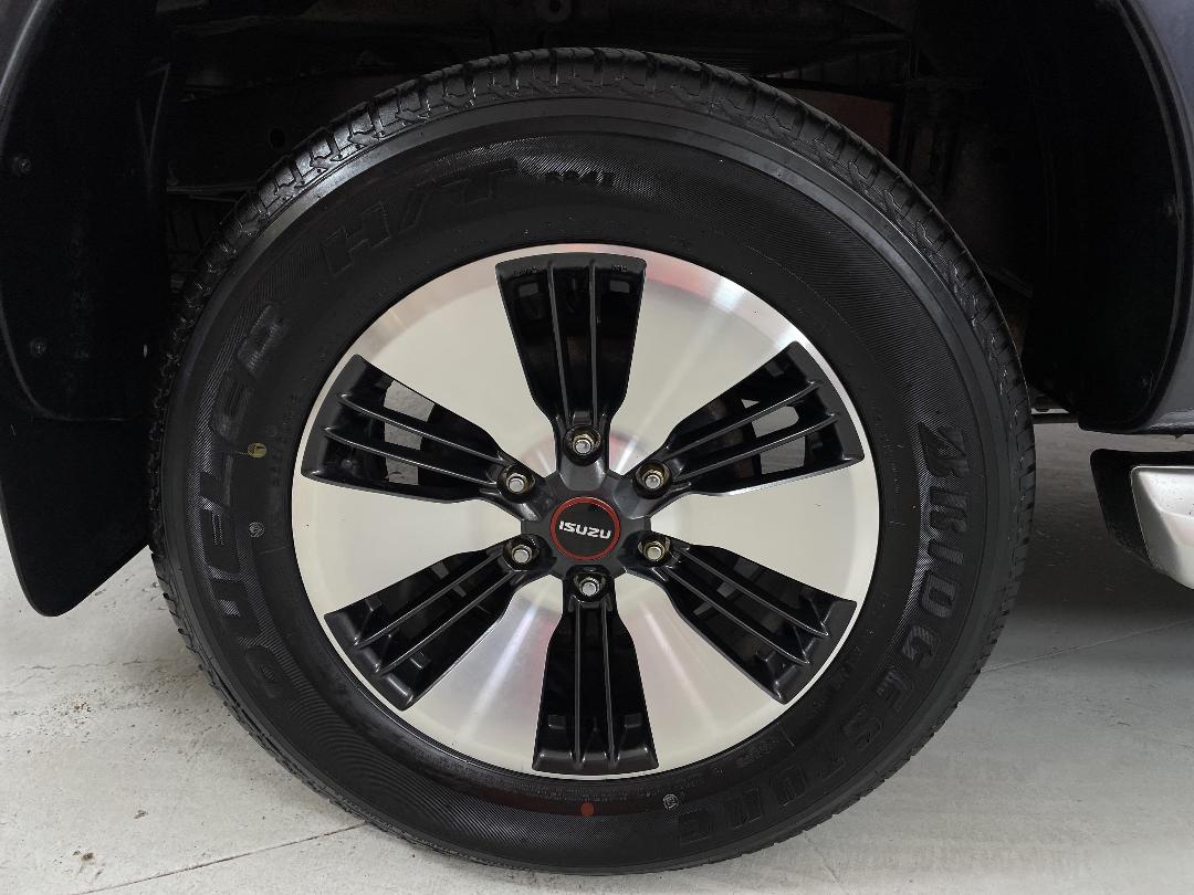 Photo '12' of Isuzu D-MAX