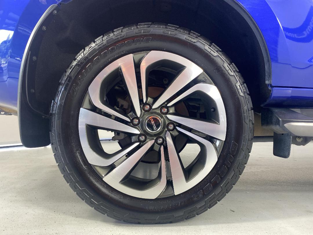 Photo '12' of Isuzu MU-X