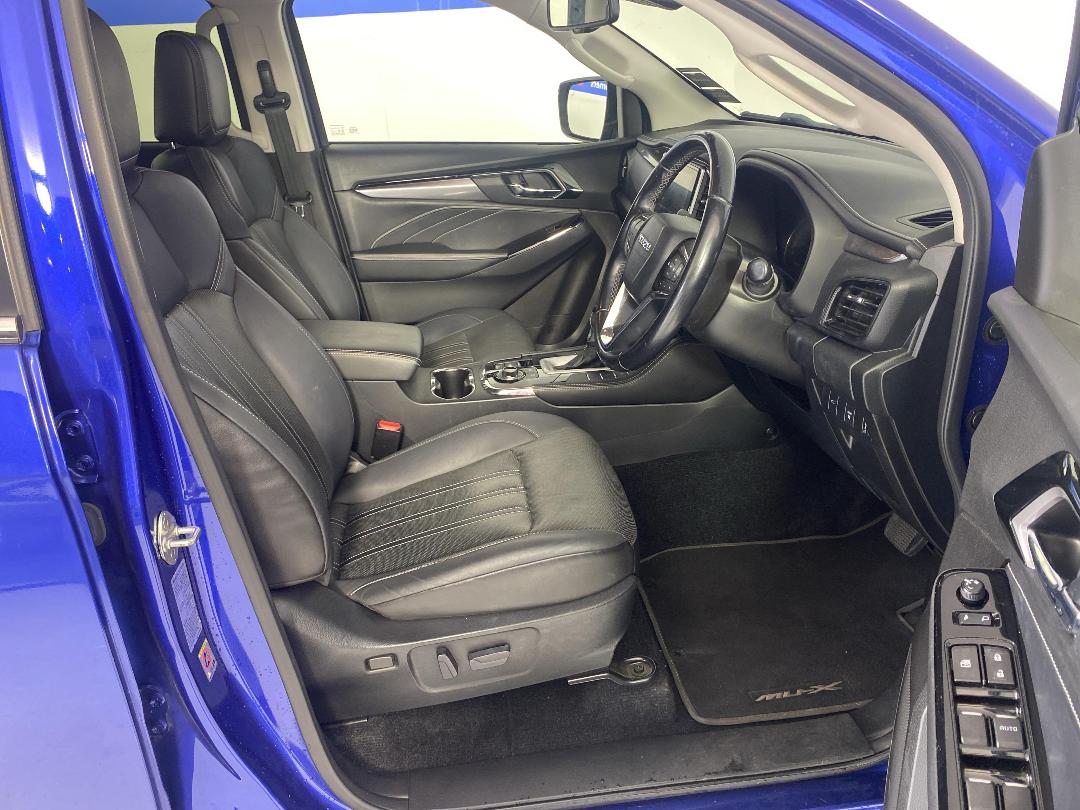 Photo '16' of Isuzu MU-X