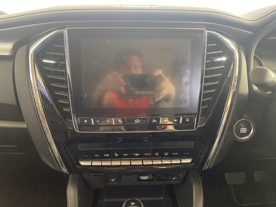 Photo '18' of Isuzu MU-X