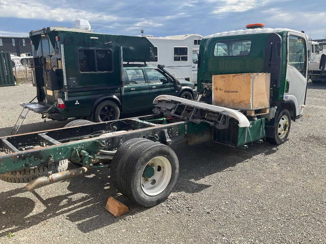 Photo '4' of Isuzu N Series NPR350 Cab Chassis