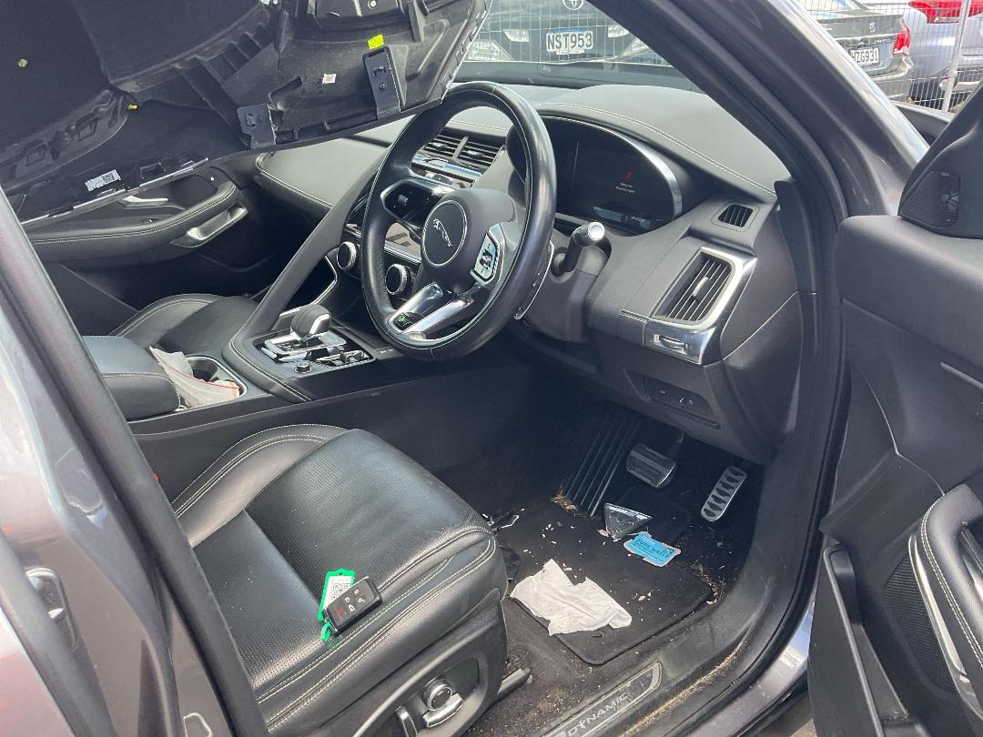 Photo '13' of Jaguar E-Pace P250 R-Dynamic SE Photo '13' of Jaguar E-Pace P250 R-Dynamic SE