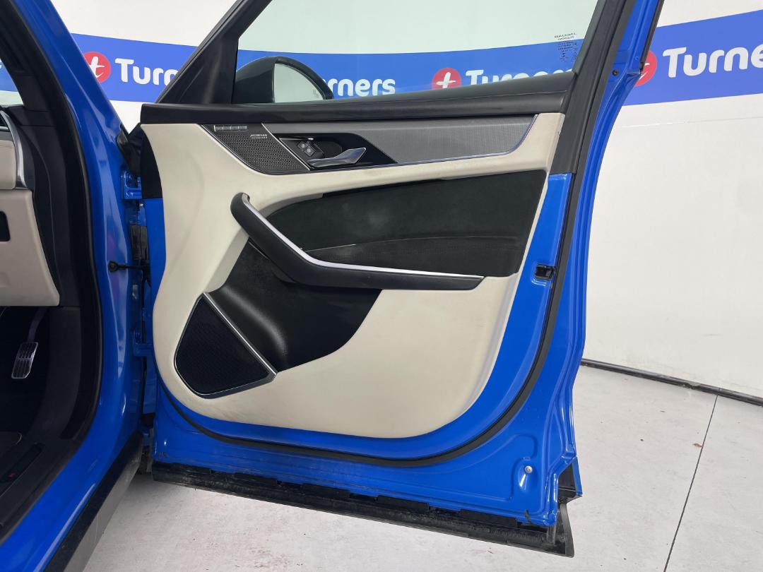 Photo '15' of Jaguar F-Pace