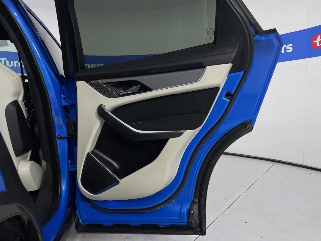 Photo '19' of Jaguar F-Pace