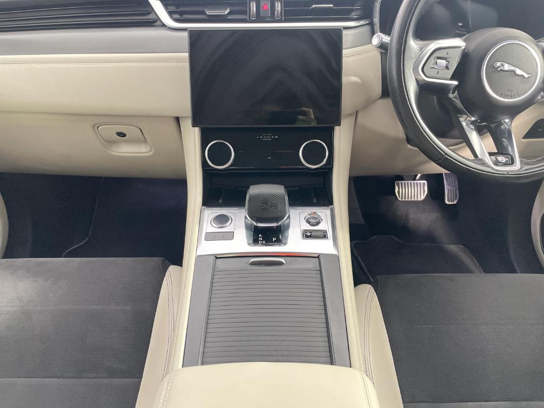 Photo '18' of Jaguar F-Pace