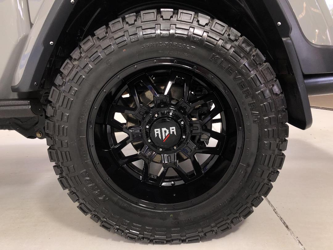 Photo '11' of Jeep Gladiator