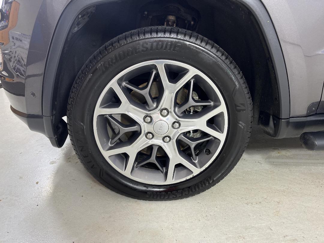 Photo '10' of Jeep Grand Cherokee