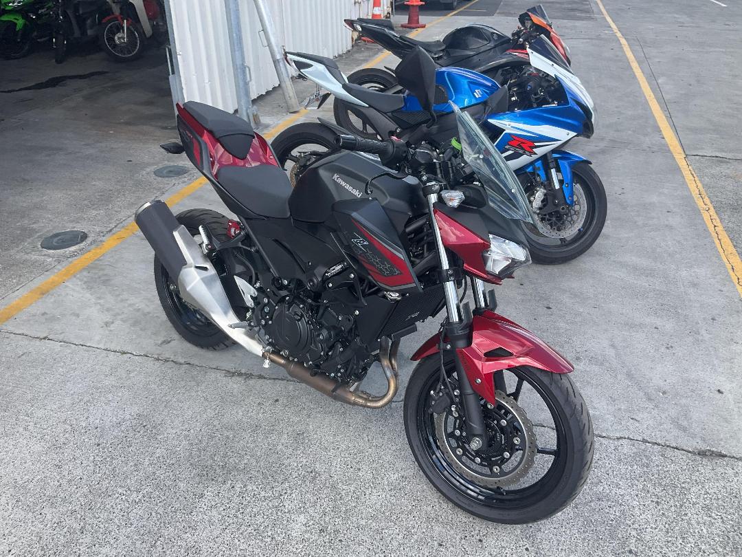 Photo '2' of Kawasaki ER 400DM