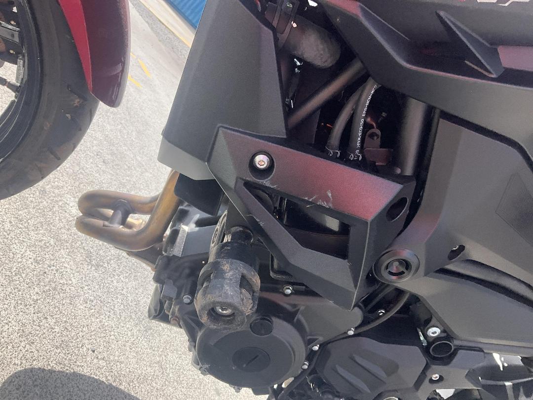 Photo '18' of Kawasaki ER 400DM