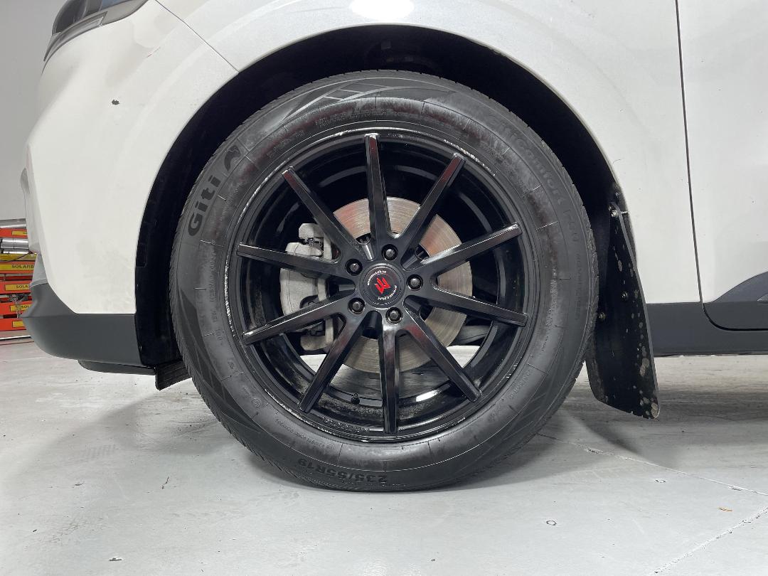 Photo '10' of KIA Carnival