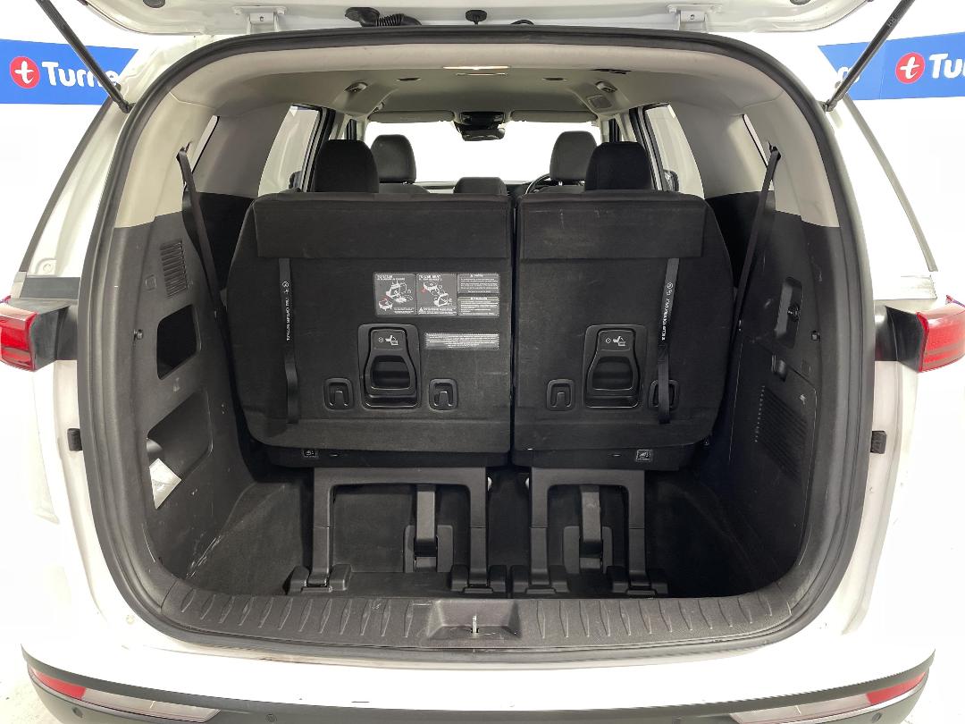 Photo '14' of KIA Carnival