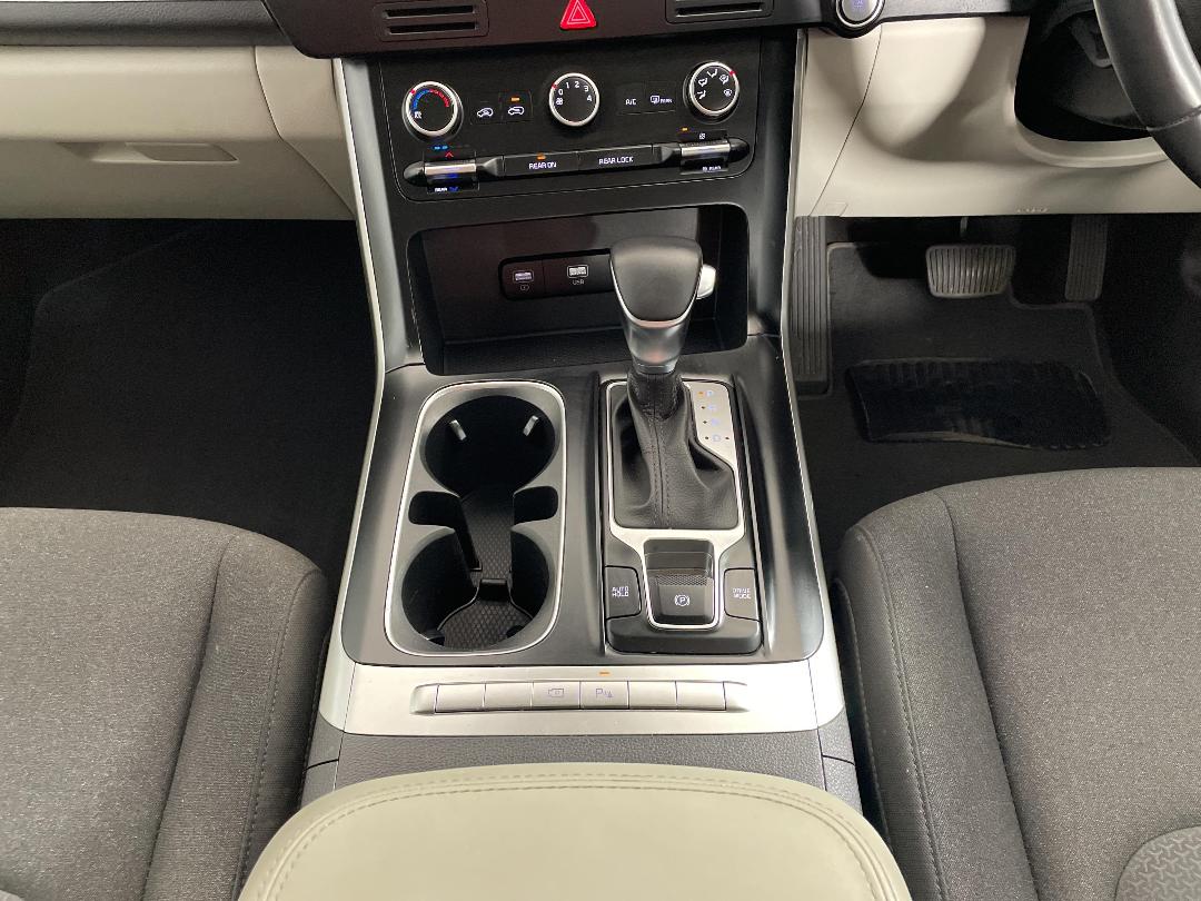 Photo '18' of KIA Carnival