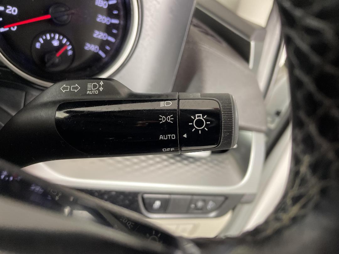 Photo '30' of KIA Carnival