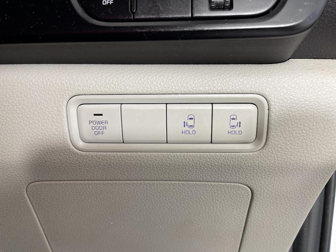 Photo '31' of KIA Carnival