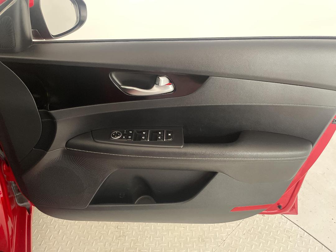 Photo '15' of KIA Cerato Photo '15' of KIA Cerato