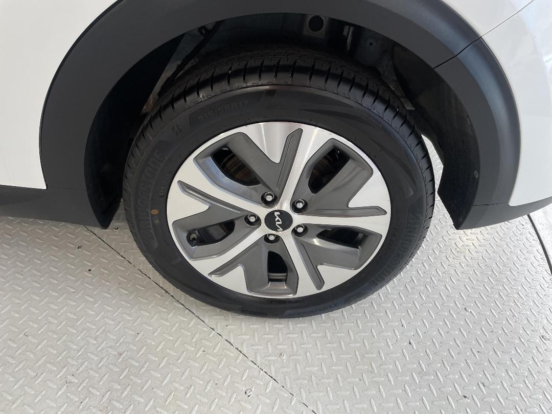 Photo '11' of KIA Niro