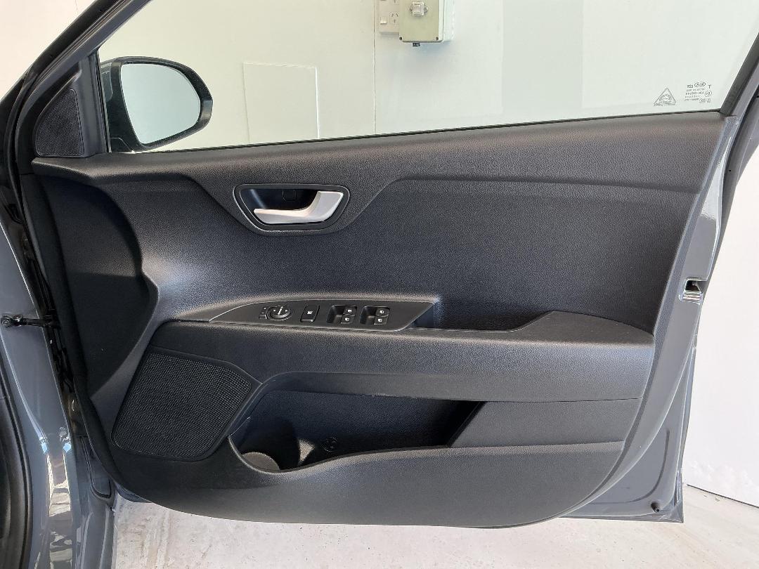 Photo '15' of KIA RIO Photo '15' of KIA RIO