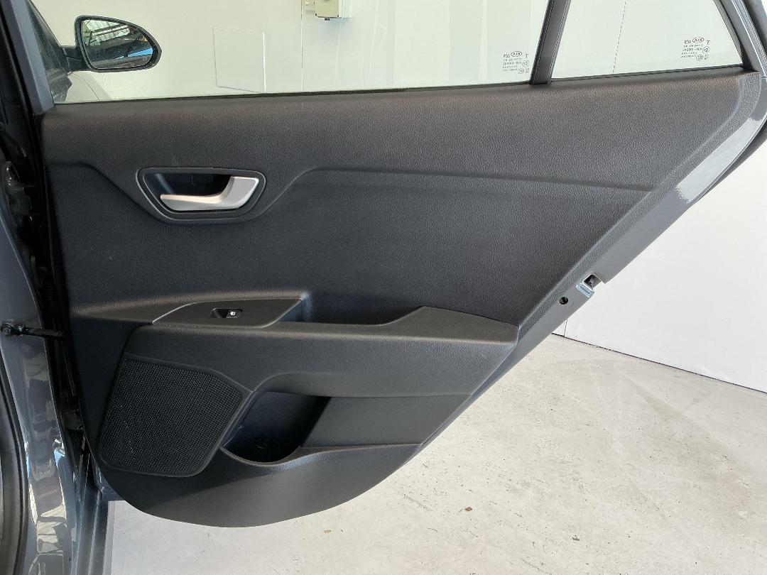 Photo '19' of KIA RIO Photo '19' of KIA RIO