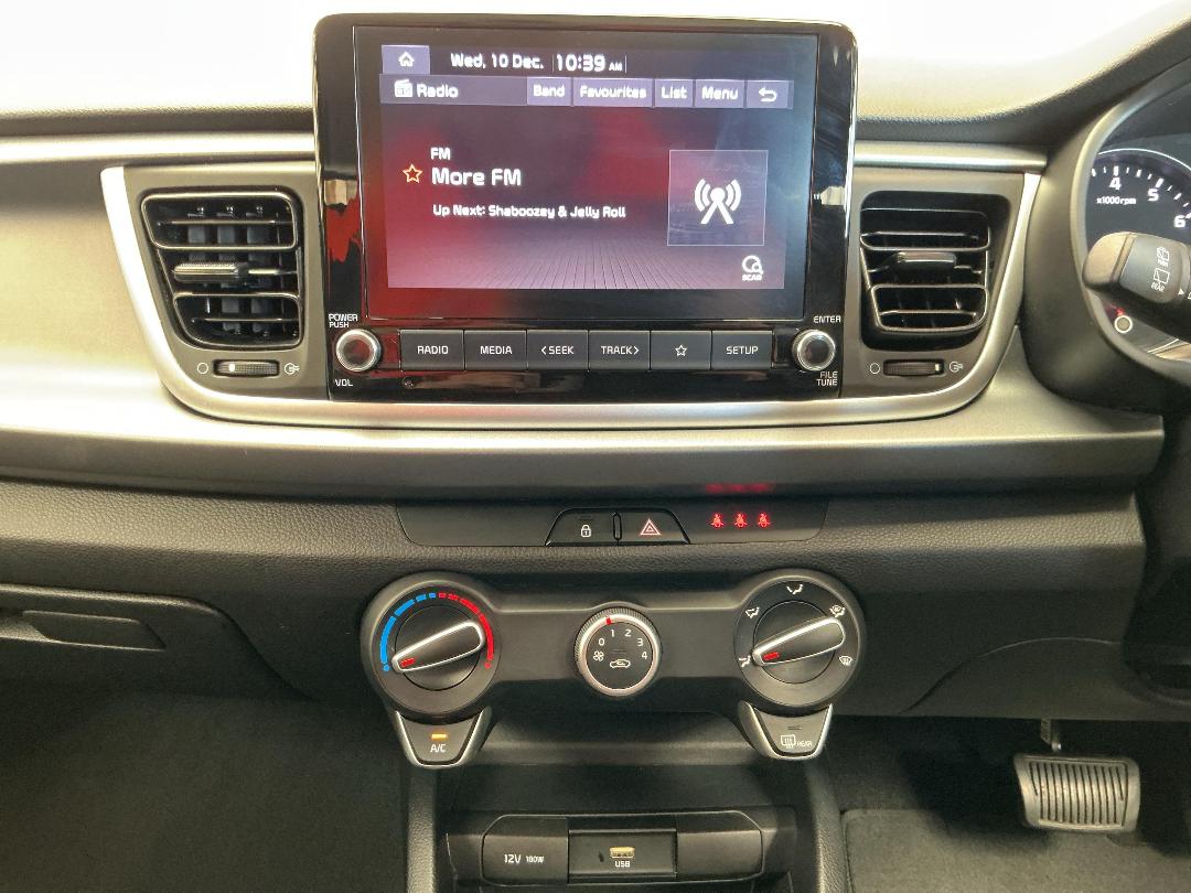 Photo '18' of KIA RIO Photo '18' of KIA RIO