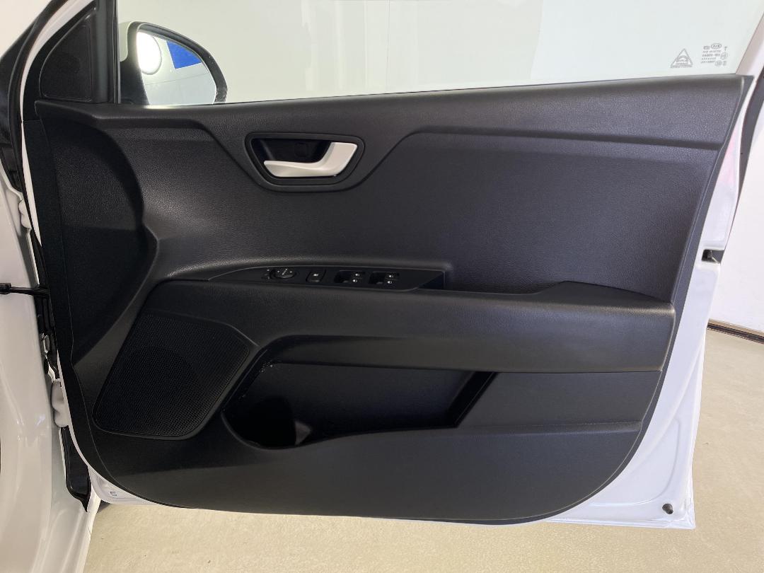 Photo '15' of KIA RIO