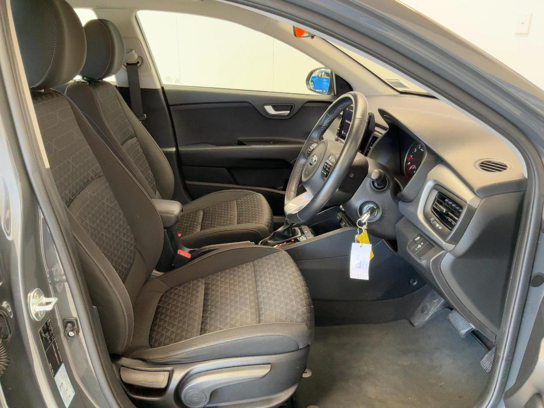 Photo '16' of KIA RIO