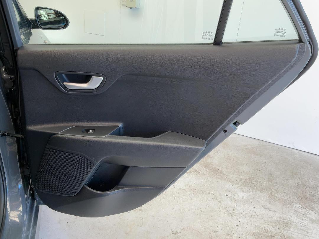 Photo '19' of KIA RIO