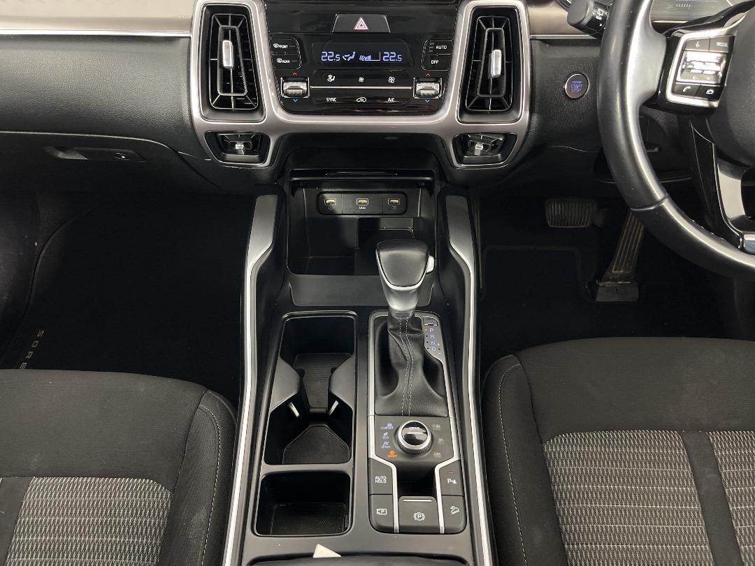 Photo '18' of KIA Sorento