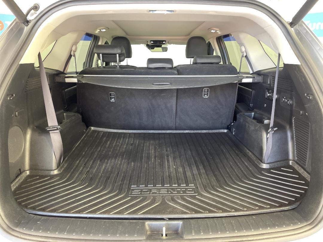 Photo '14' of KIA Sorento Photo '14' of KIA Sorento