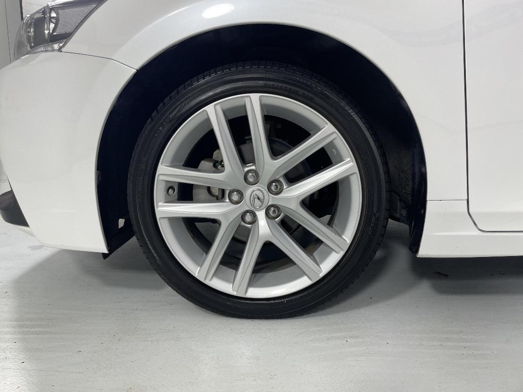 Photo '10' of Lexus CT200H Photo '10' of Lexus CT200H