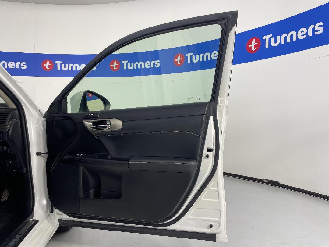 Photo '15' of Lexus CT200H Photo '15' of Lexus CT200H