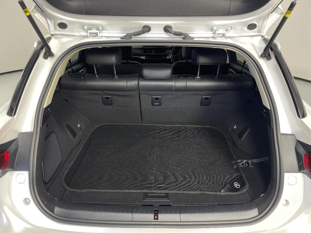 Photo '14' of Lexus CT200H Photo '14' of Lexus CT200H