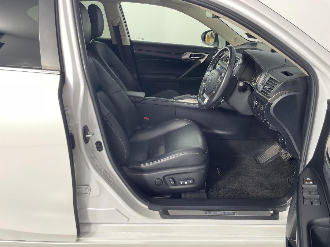 Photo '16' of Lexus CT200H Photo '16' of Lexus CT200H