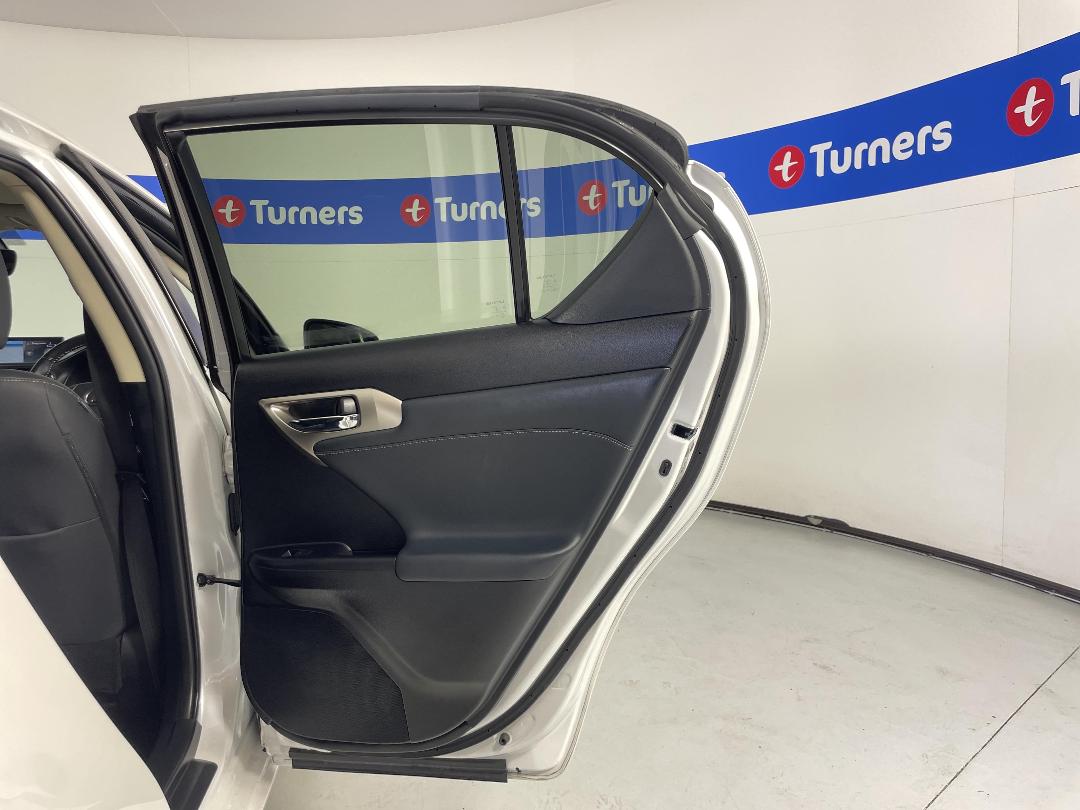 Photo '19' of Lexus CT200H Photo '19' of Lexus CT200H