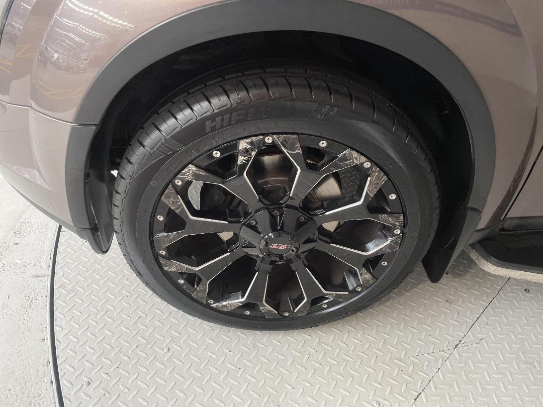 Photo '10' of Mahindra XUV