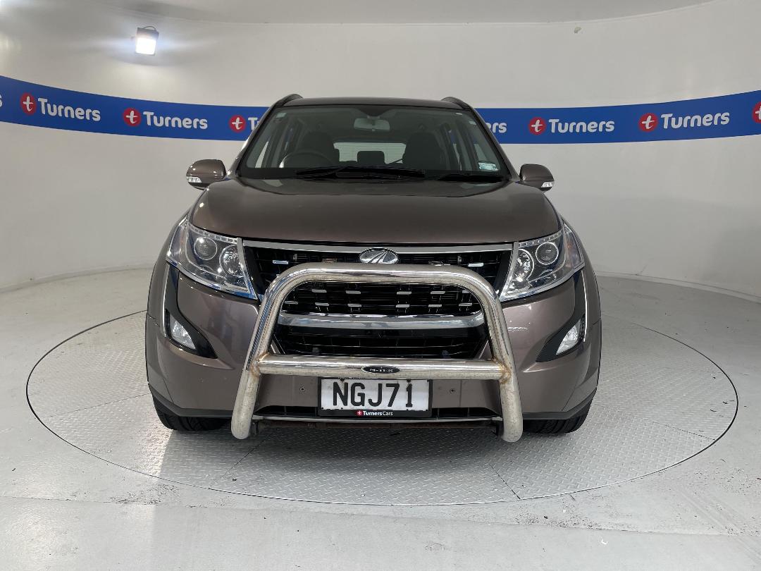 Photo '2' of Mahindra XUV