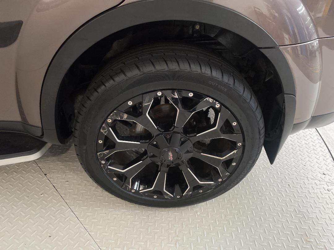 Photo '11' of Mahindra XUV