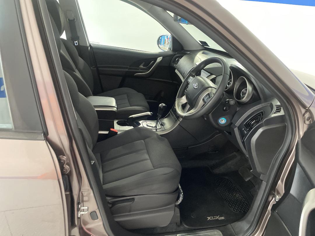 Photo '16' of Mahindra XUV