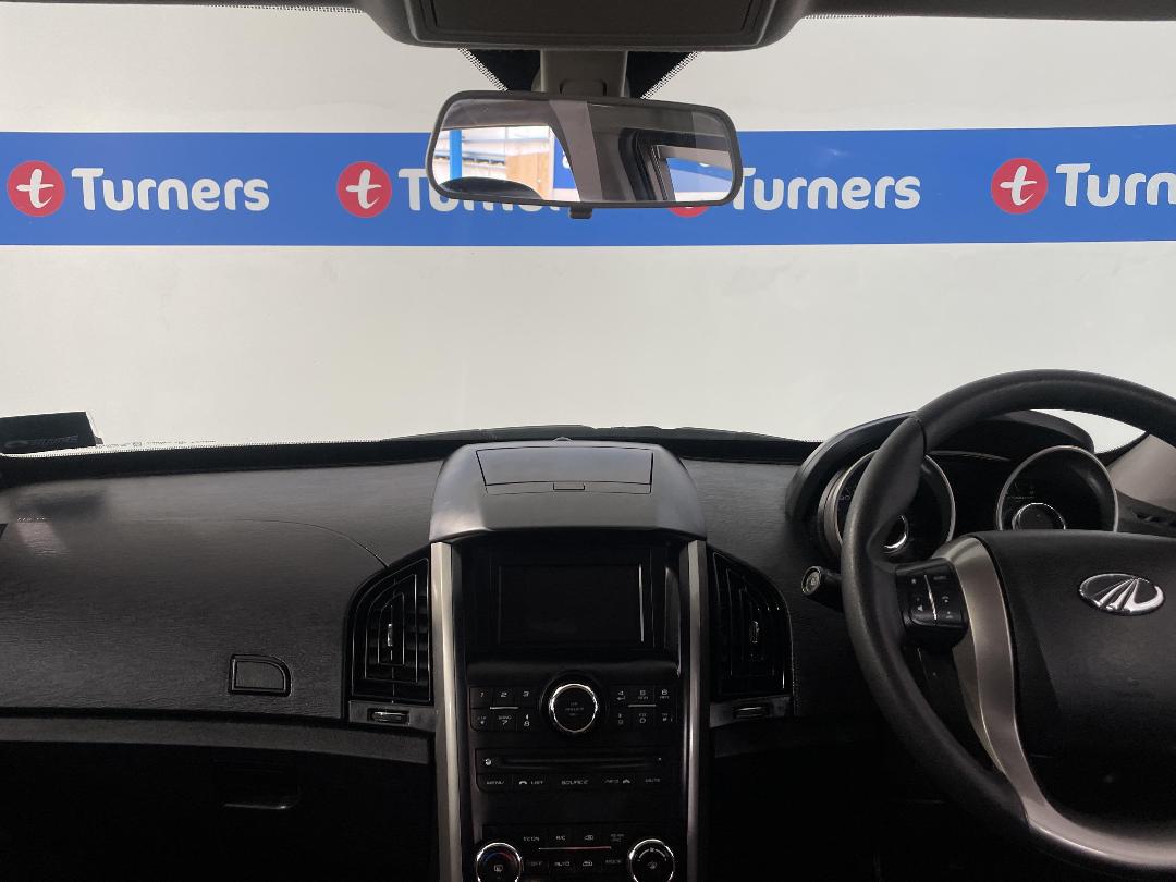 Photo '17' of Mahindra XUV