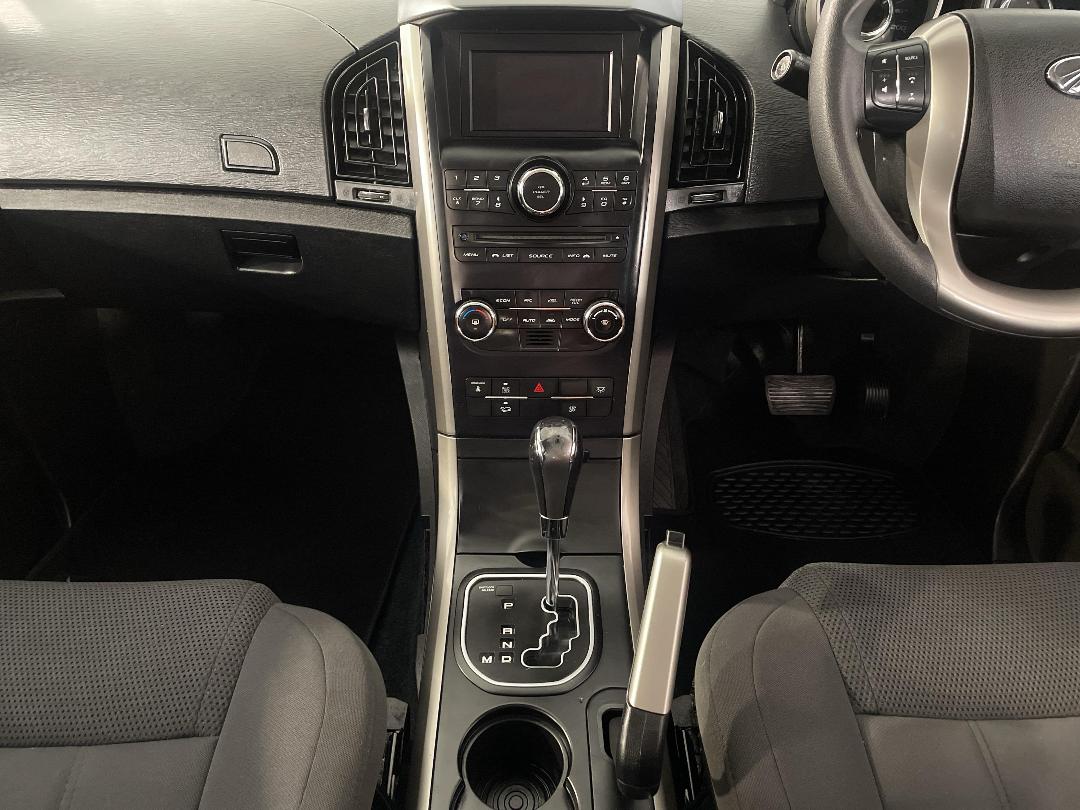 Photo '18' of Mahindra XUV