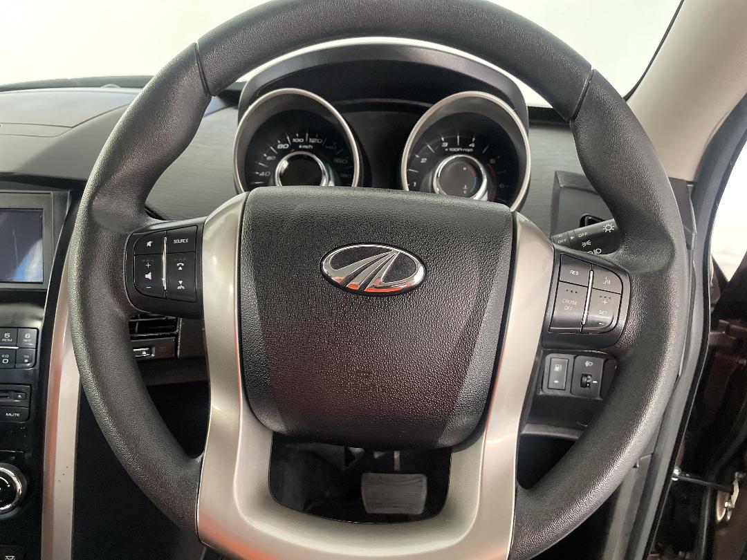 Photo '28' of Mahindra XUV