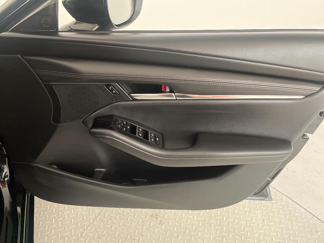 Photo '15' of Mazda 3