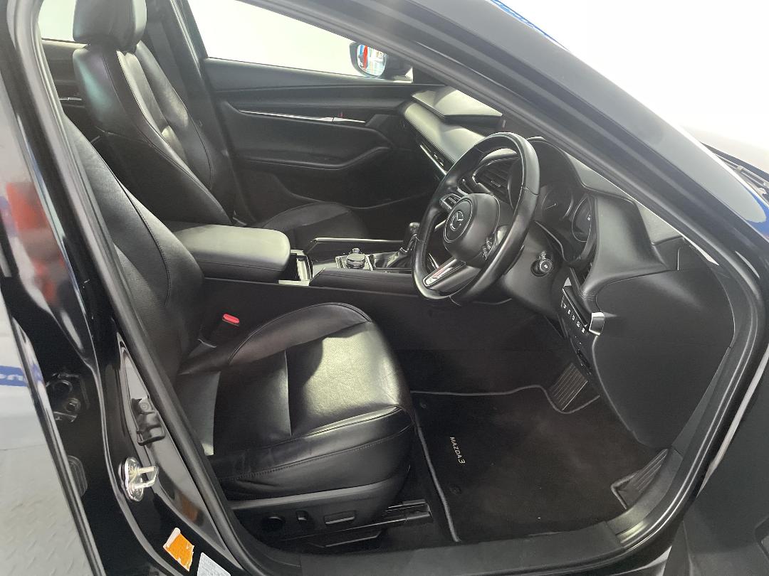 Photo '16' of Mazda 3