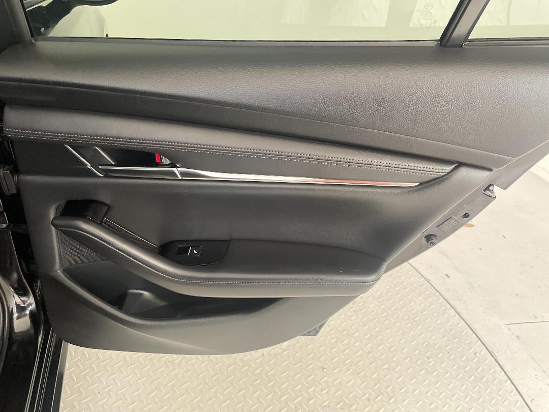 Photo '19' of Mazda 3