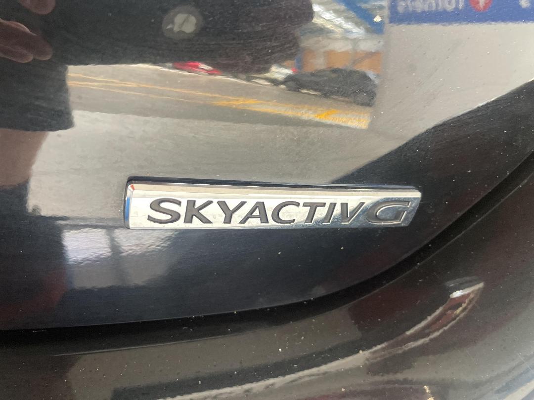 Photo '37' of Mazda 3