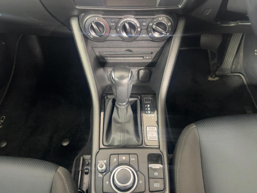 Photo '18' of Mazda CX-3