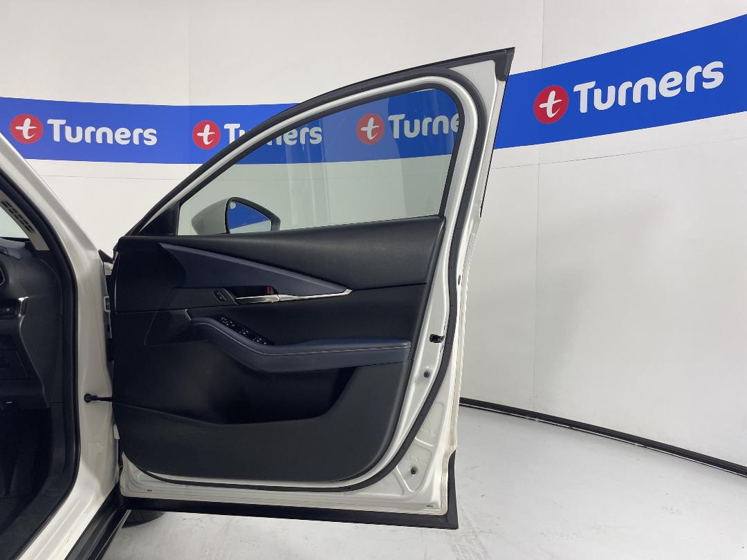 Photo '15' of Mazda CX-30