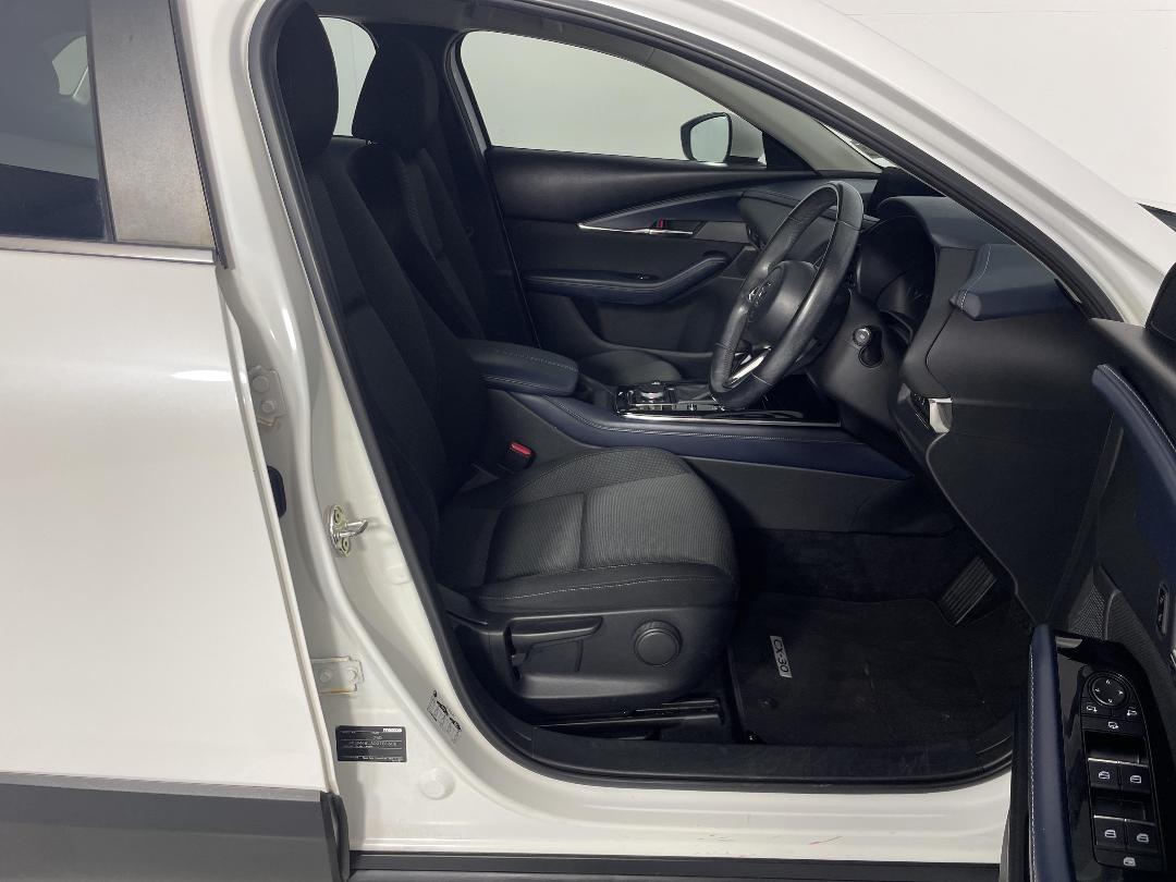 Photo '16' of Mazda CX-30